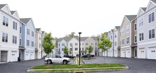 511 Copper Square Dr, Bethel, CT 06801