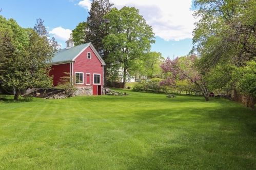 7 Main St, Sherborn, MA 01770-1519