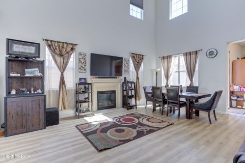 1345 Dolcetto Ln, Santa Maria CA  93458-6326 exterior