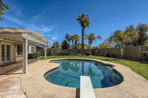 4221 Everett Dr, Phoenix AZ  85032-4777 exterior