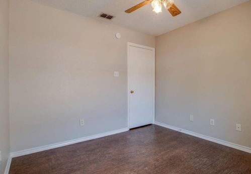 1913 Lee Dr, Denton TX  76209-4789 exterior