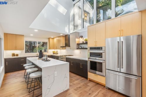 2838 Chelsea Dr, Oakland, CA 94611-2508
