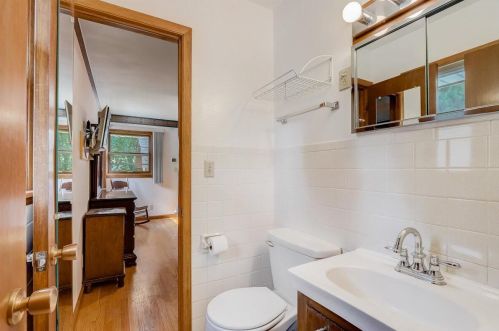 22194 Valley Rd, Waukesha WI  53186-5350 exterior