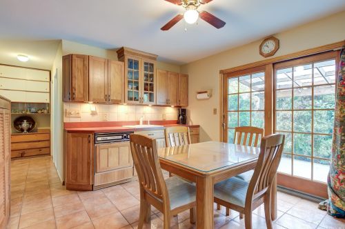 67 Lion Ln, Westbury NY  11590-6330 exterior