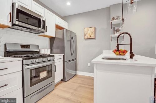 2013 Naylor Rd, Washington DC  20020-6807 exterior