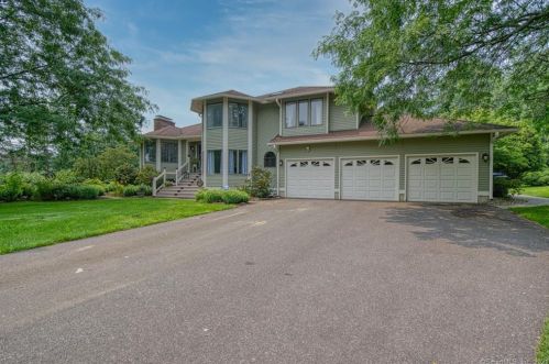 43 Pondview Dr, Manchester, CT 06040-7127
