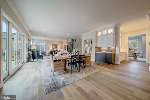 6580 Brooks Pl, Falls Church VA  22044-1105 exterior