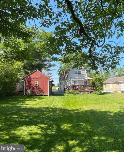 3321 Salford Station Rd, Perkiomenville, PA 18074-9748