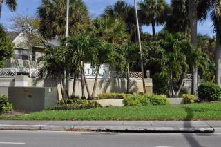 6720 174th Ter, Hialeah, FL 33015-5852