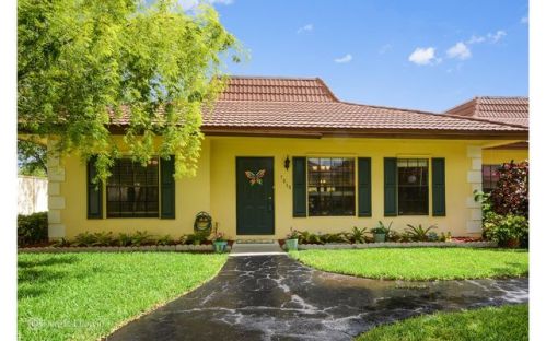 7038 23rd St, Hollywood, FL