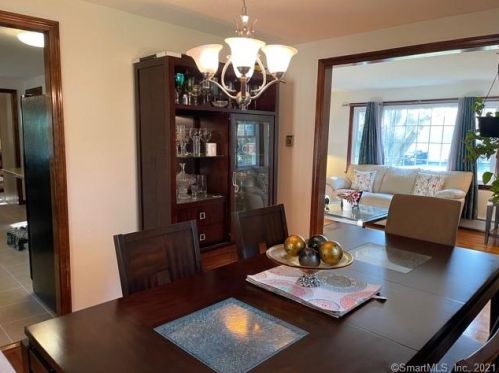 109 Longview Dr, Windsor CT  06095-3806 exterior