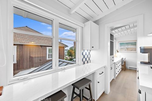 104 Onyx Ave, Newport Beach CA  92662-1208 exterior
