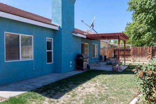 1805 Avenue, Lancaster CA  exterior