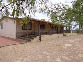 287 Bunkhouse Rd, Hilltop, AZ 85632-8039