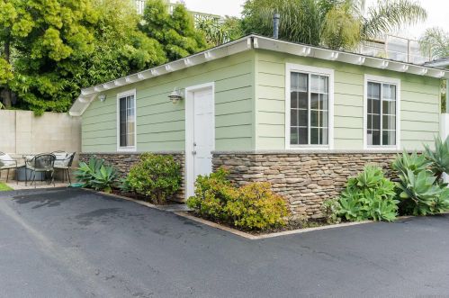 222-24 Barbara Ave, Solana Beach CA  92075-1232 exterior