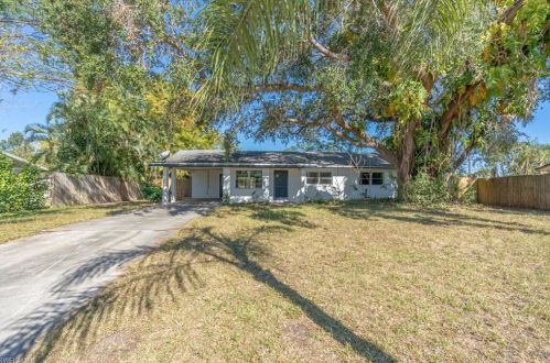 27841 Carl Cir, Bonita Springs, FL 34135-5744