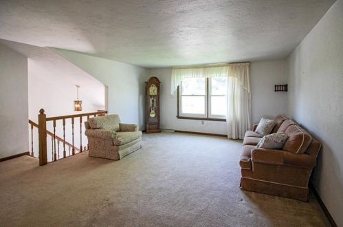 290 Toura Dr, Pittsburgh, PA 15236-4509