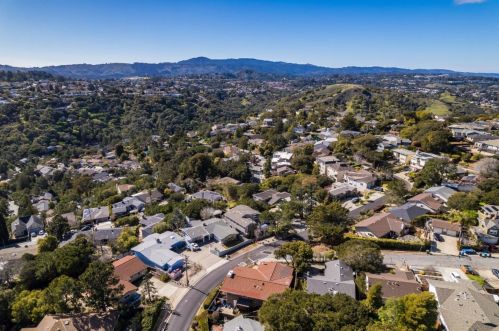 2440 Lincoln Ave, Belmont CA  94002-1424 exterior