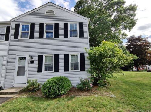 10 Lakeside Dr, Gales Ferry, CT 06339-1419