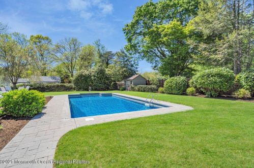 33 Pelican Rd, Middletown NJ  07748-3237 exterior