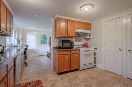 48 Riverside Rd, Sandy Hook CT  06482-1213 exterior