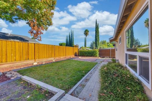 5820 Merlindale Dr, Citrus Heights CA  95610-6728 exterior