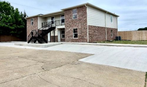 1406 Courtney Pl, Cleburne TX  76033-7964 exterior
