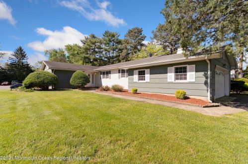 412 Valley Way, Bricktown NJ  08723-4914 exterior