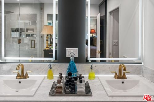 3584 Sepulveda, Van Nuys CA 91402-4305 exterior