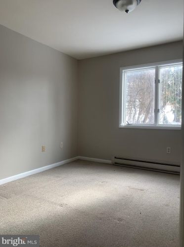 345 3rd St, Coopersburg, PA 18036-1628