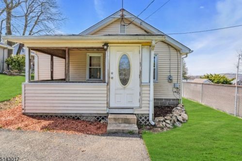 18 Outlook Ave, Mount Olive NJ  07828-2919 exterior