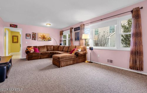 286 17th Ave, Bricktown NJ  08724-1766 exterior