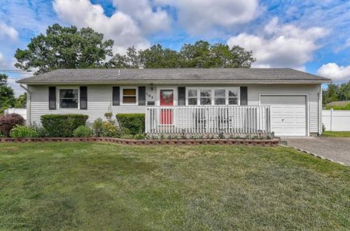107 Orangewood Dr, Bricktown, NJ 08723-3319