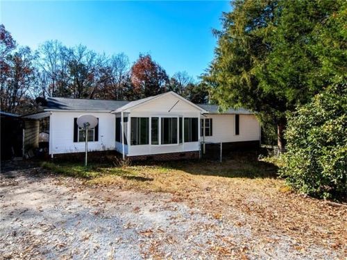 2886 Hart Rd, Lake Wylie, SC 29710-8354
