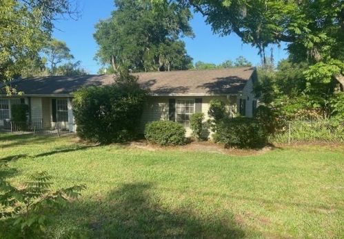 975 Boston Ave, Deland, FL 32724-2982