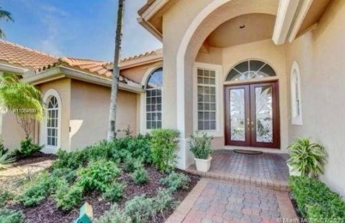 8192 Desmond Dr, Boynton Beach, FL 33472-5011