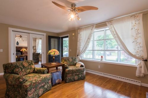 135 Brookside Dr, North Kingstown RI  02852-2005 exterior