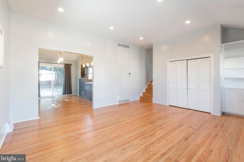 267 Perry St, Melrose Park, PA 19027-1846