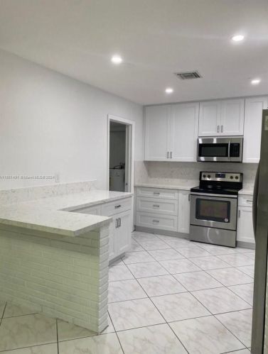 1815 43rd Ave, Hollywood FL  33021-4234 exterior