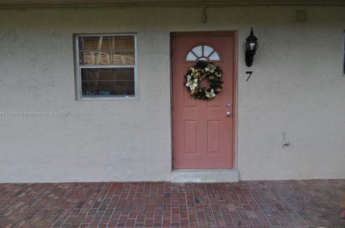 403 148th Ave, Hollywood, FL 33027-1305