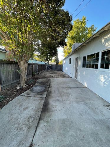 2202 Geneva Dr, Modesto CA  95350-2830 exterior