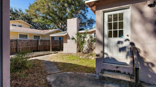 6026 17 Ave, Saint Petersburg FL  33707-3203 exterior
