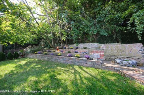 39 Shore Dr, Monmouth Hills NJ  07732-1027 exterior