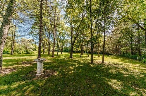 9616 Greenview Ln, Thiensville WI  exterior