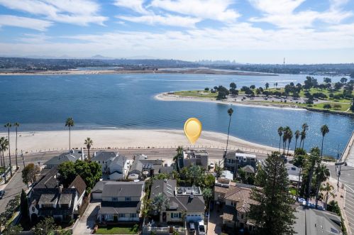 3328 Crown Pt Dr, San Diego CA 92109-6711 exterior