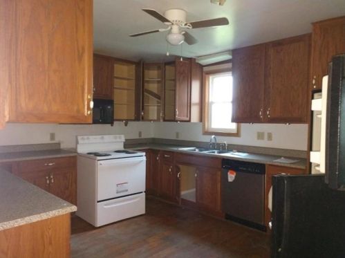 160 Woodwind Rd, Slippery Rock, PA 16057-5602