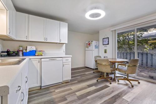 1436 Wood Ct, Green Bay, WI 54304-1442