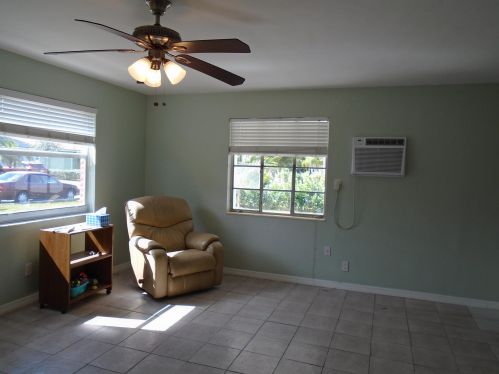 1011 Francis St, West Palm Beach, FL 33405-2415