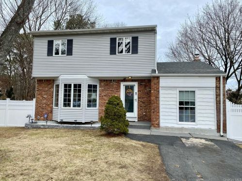 1 Van Buren Ave, South Setauket, NY 11720-3230