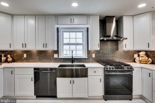 6309 Capella Ave, Springfield VA  22015-3220 exterior